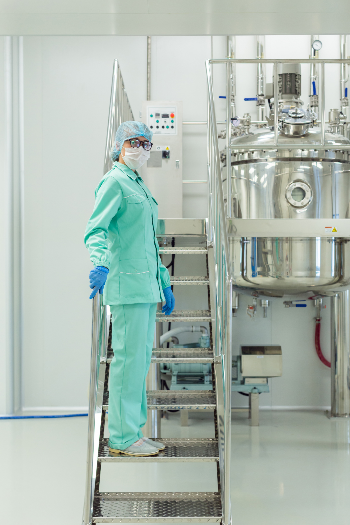 plant-picture-clean-room-equipment-stainless-steel-machines.jpg